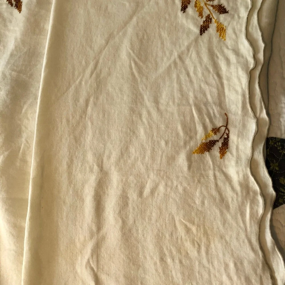 VINTAGE APPROX 82 x 64  EMBROIDERED WHEAT PATTERN LINEN TABLECLOTH